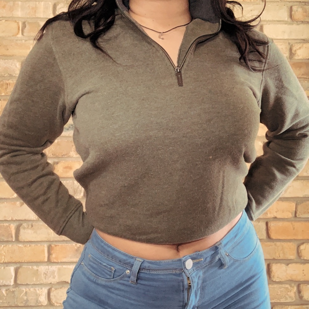 donating soon ★ SUPER SOFT OLIVE GREEN ZIP SWEATER